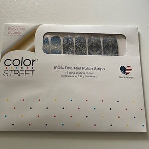Color Street “Good Chill To All” nail strips
